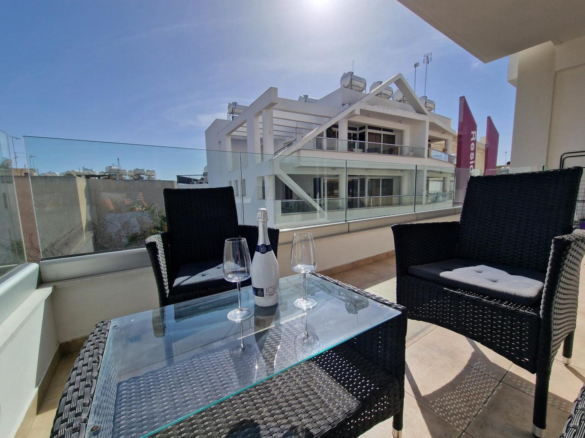 Tropical Paradise 200M From Finikoudes Beach ลาร์นาคา ภายนอก รูปภาพ