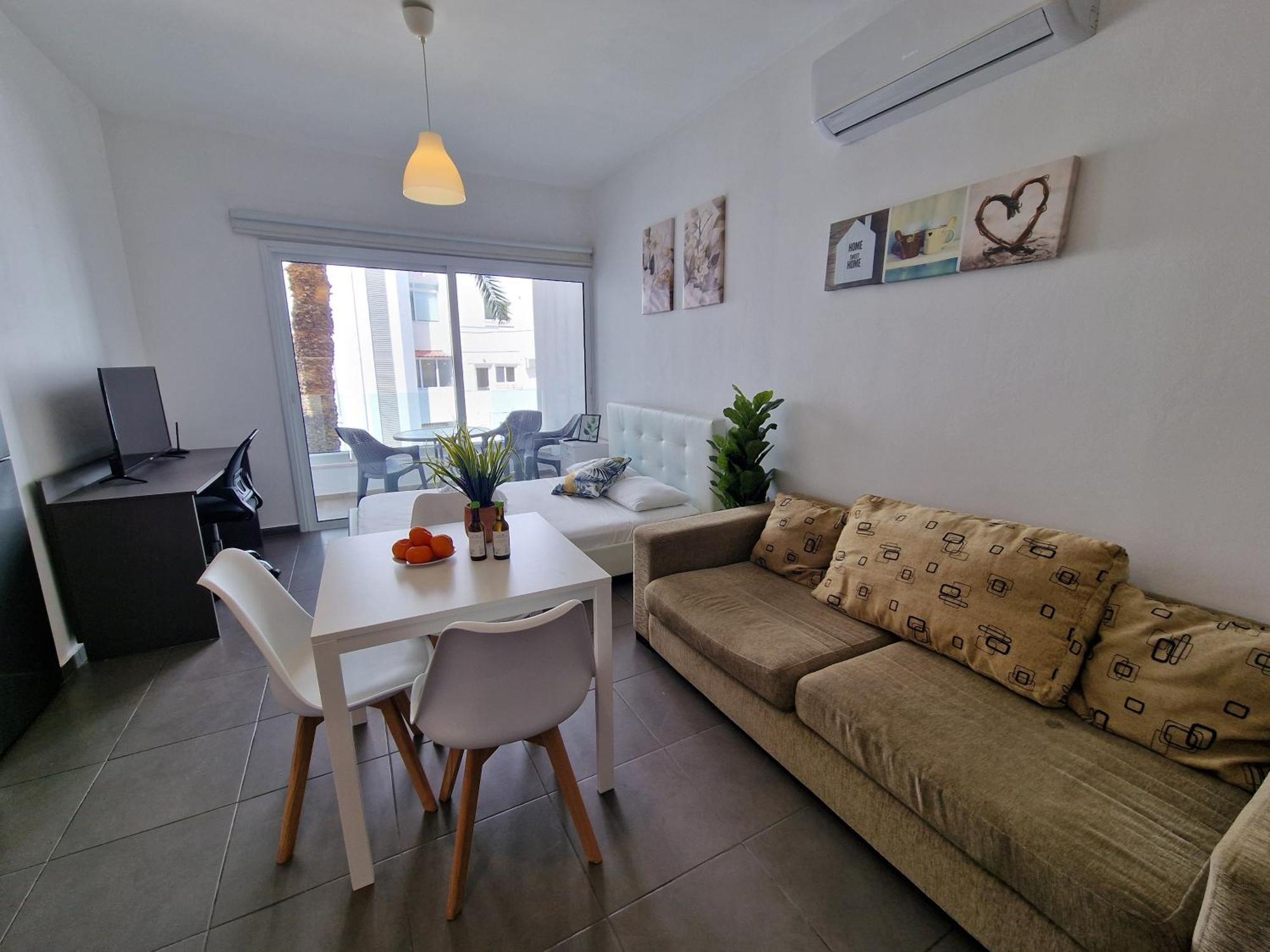 Tropical Paradise 200M From Finikoudes Beach ลาร์นาคา ภายนอก รูปภาพ