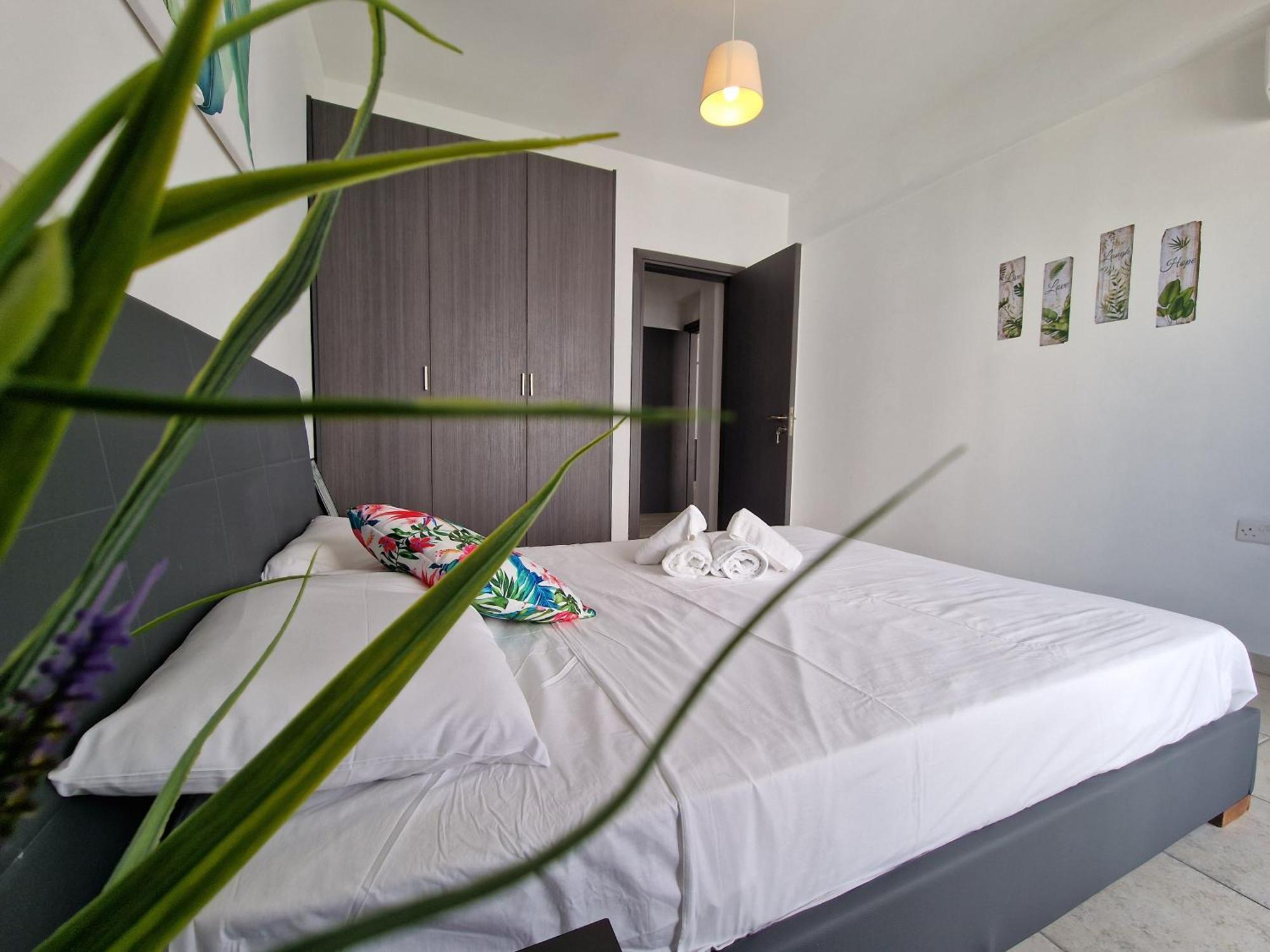 Tropical Paradise 200M From Finikoudes Beach ลาร์นาคา ภายนอก รูปภาพ
